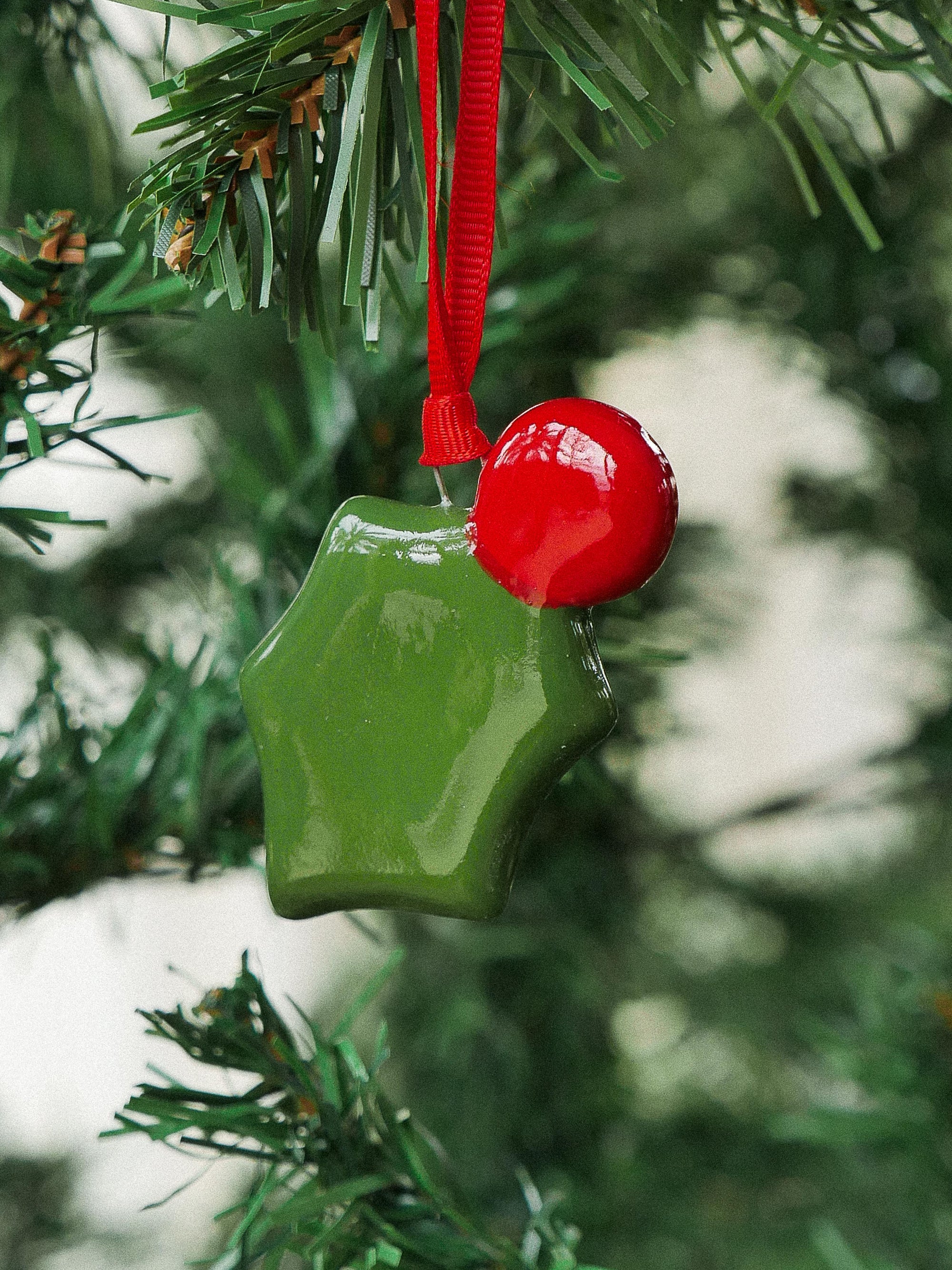 HOLLY HANDMADE CHRISTMAS ORNAMENT- jeje.things