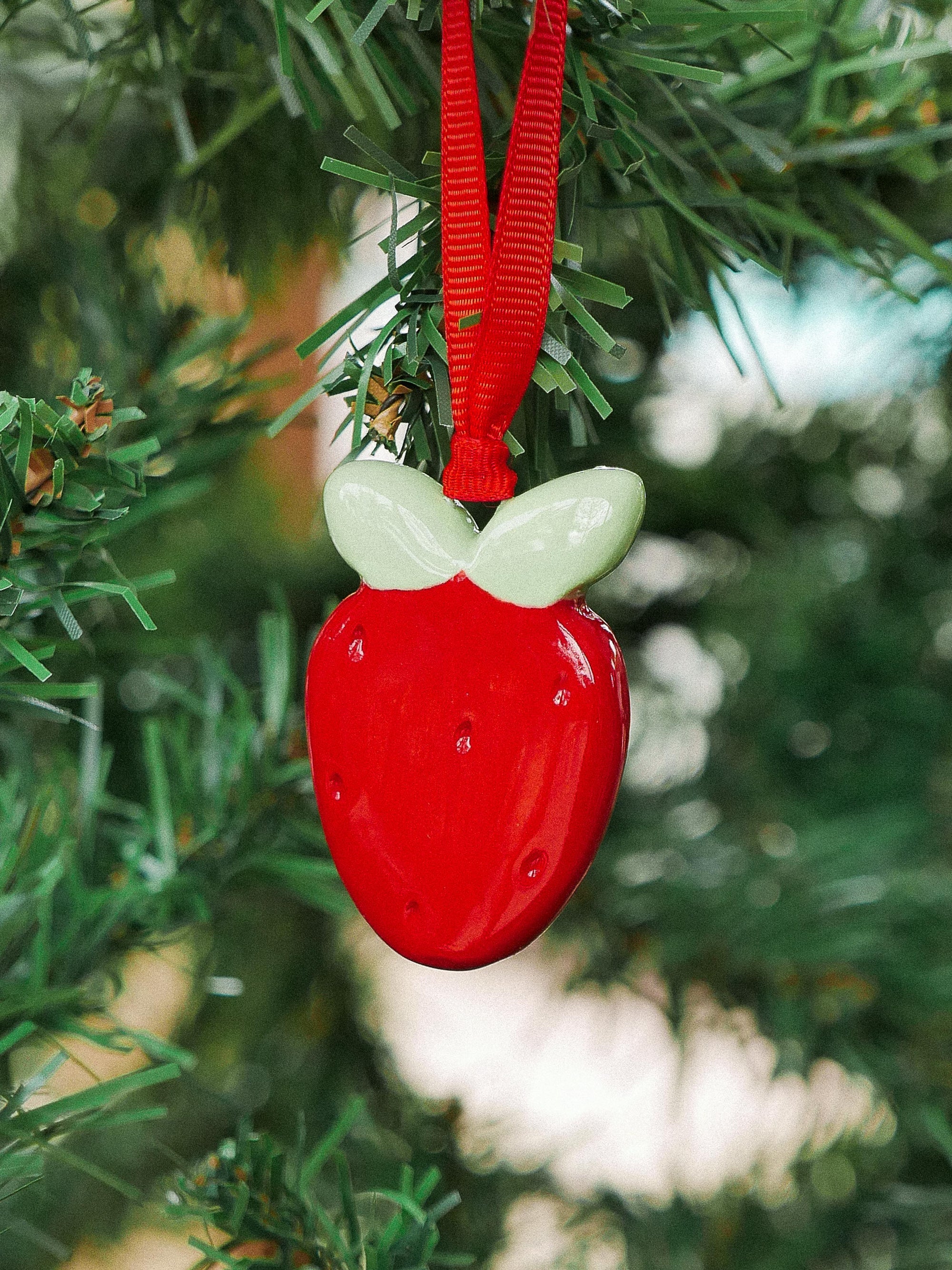 RED STRAWBERRY HANDMADE CHRISTMAS ORNAMENT - jeje.thing