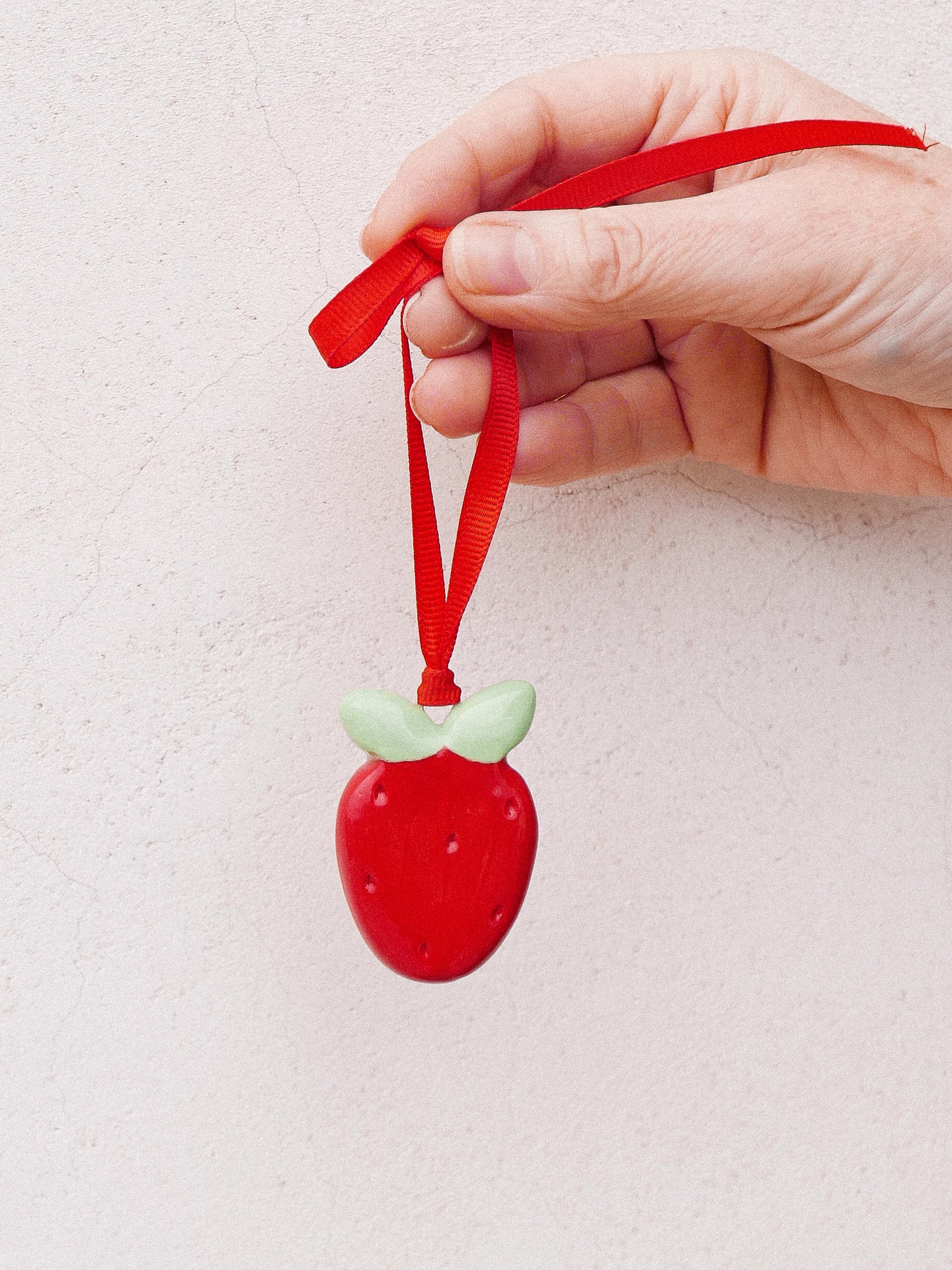 RED STRAWBERRY HANDMADE CHRISTMAS ORNAMENT - jeje.thing