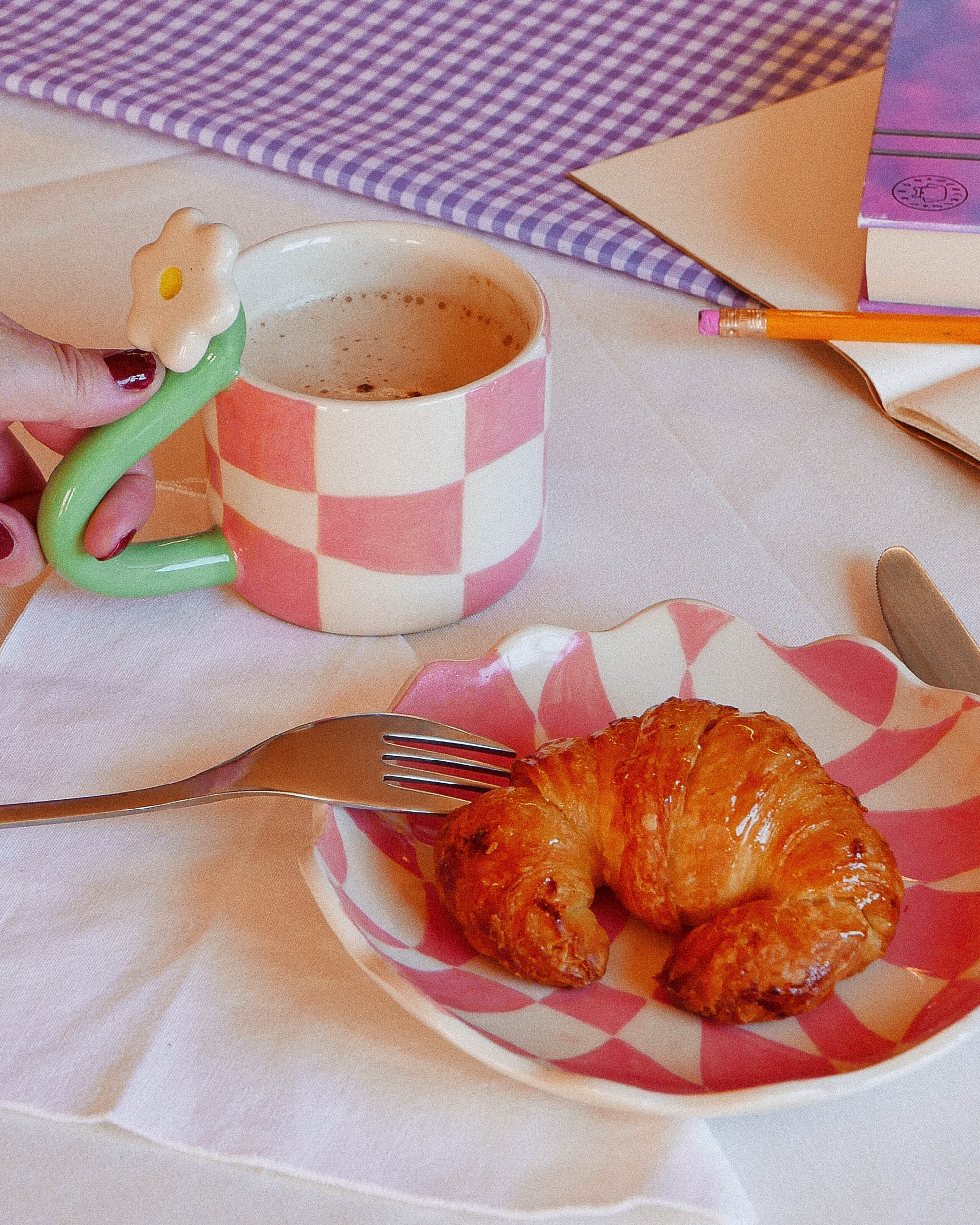 BLOOM HANDMADE CERAMIC PLATE | jeje.things