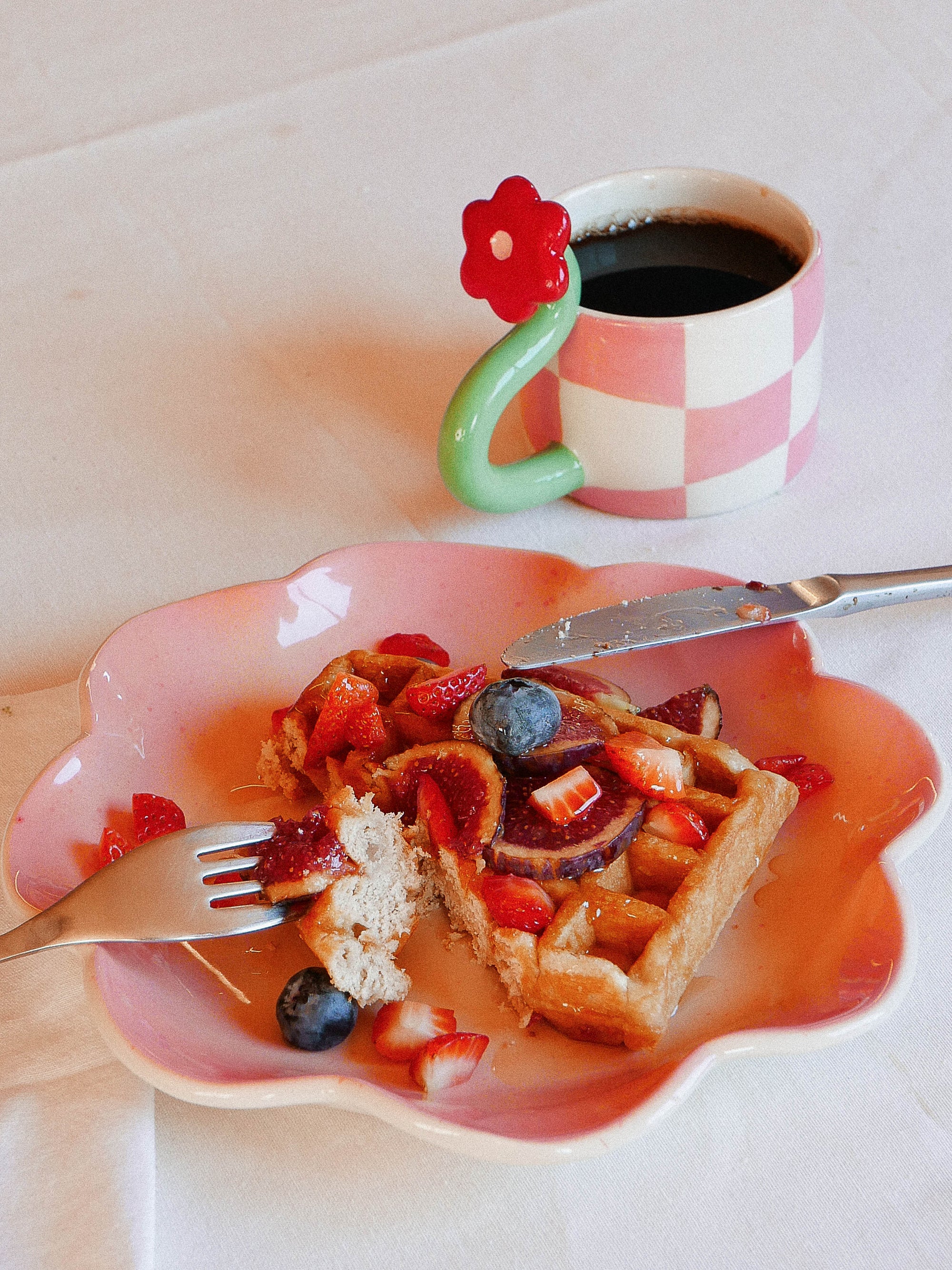 BLOOM HANDMADE CERAMIC MUG - RED | jeje.things