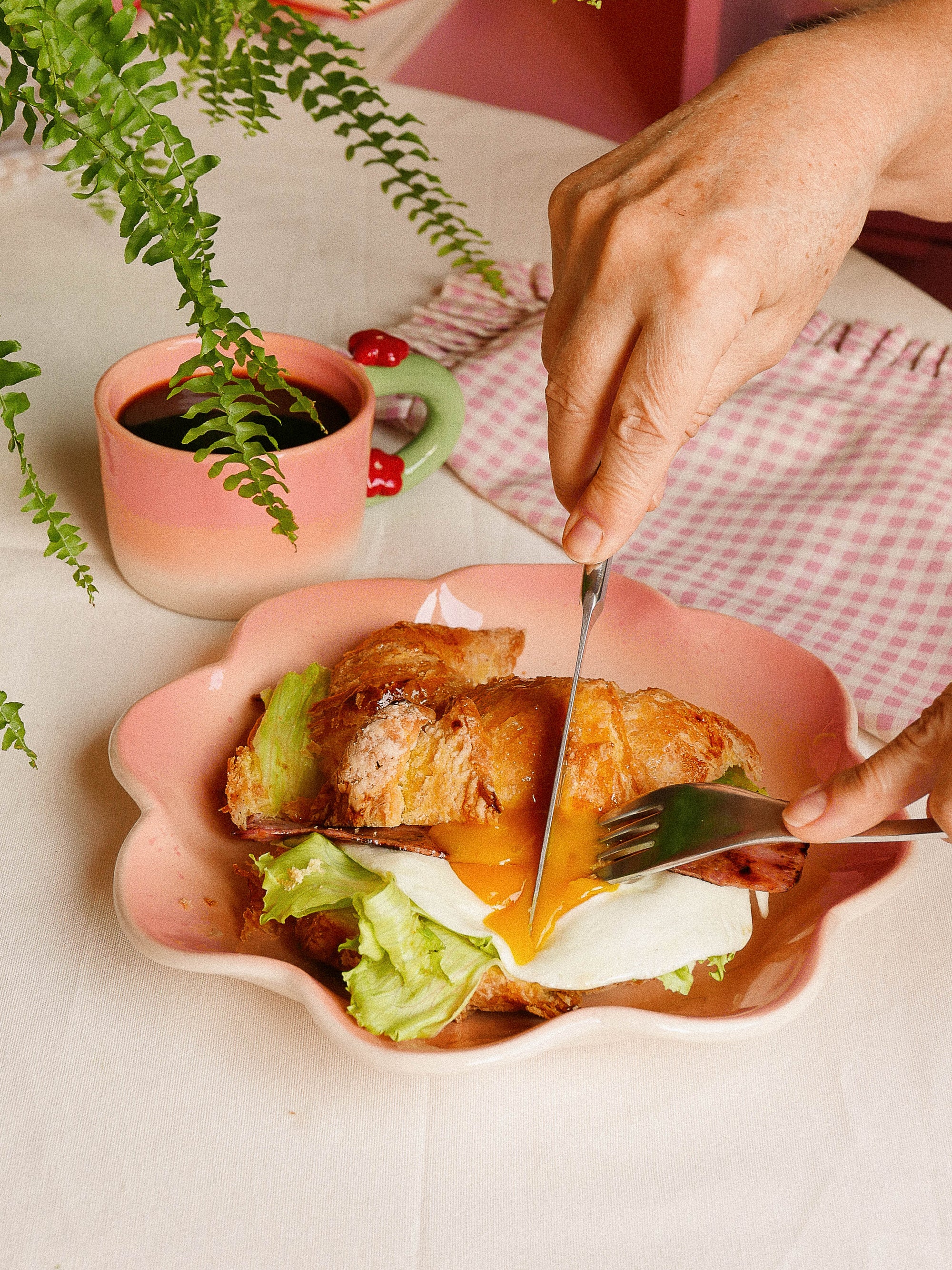 FLORA HANDMADE CERAMIC PLATE | jeje.things