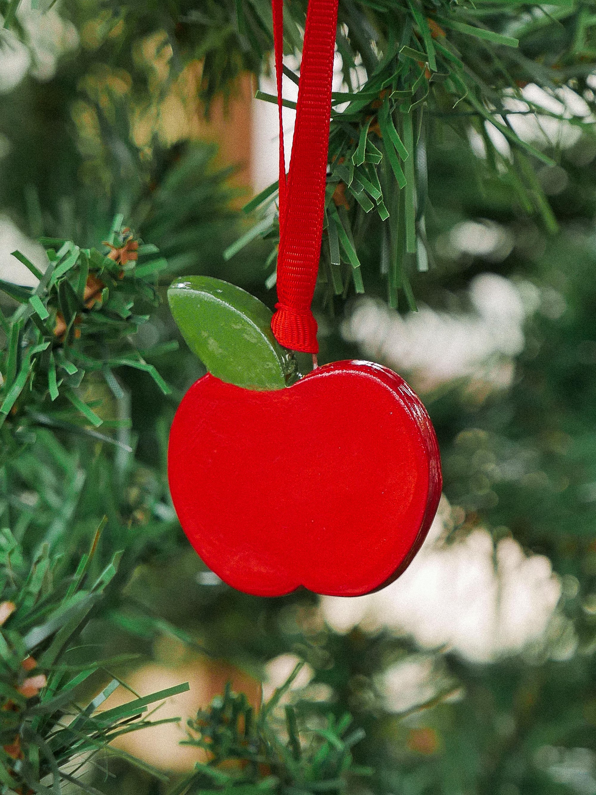 APPLE HANDMADE CHRISTMAS ORNAMENT - jeje.things