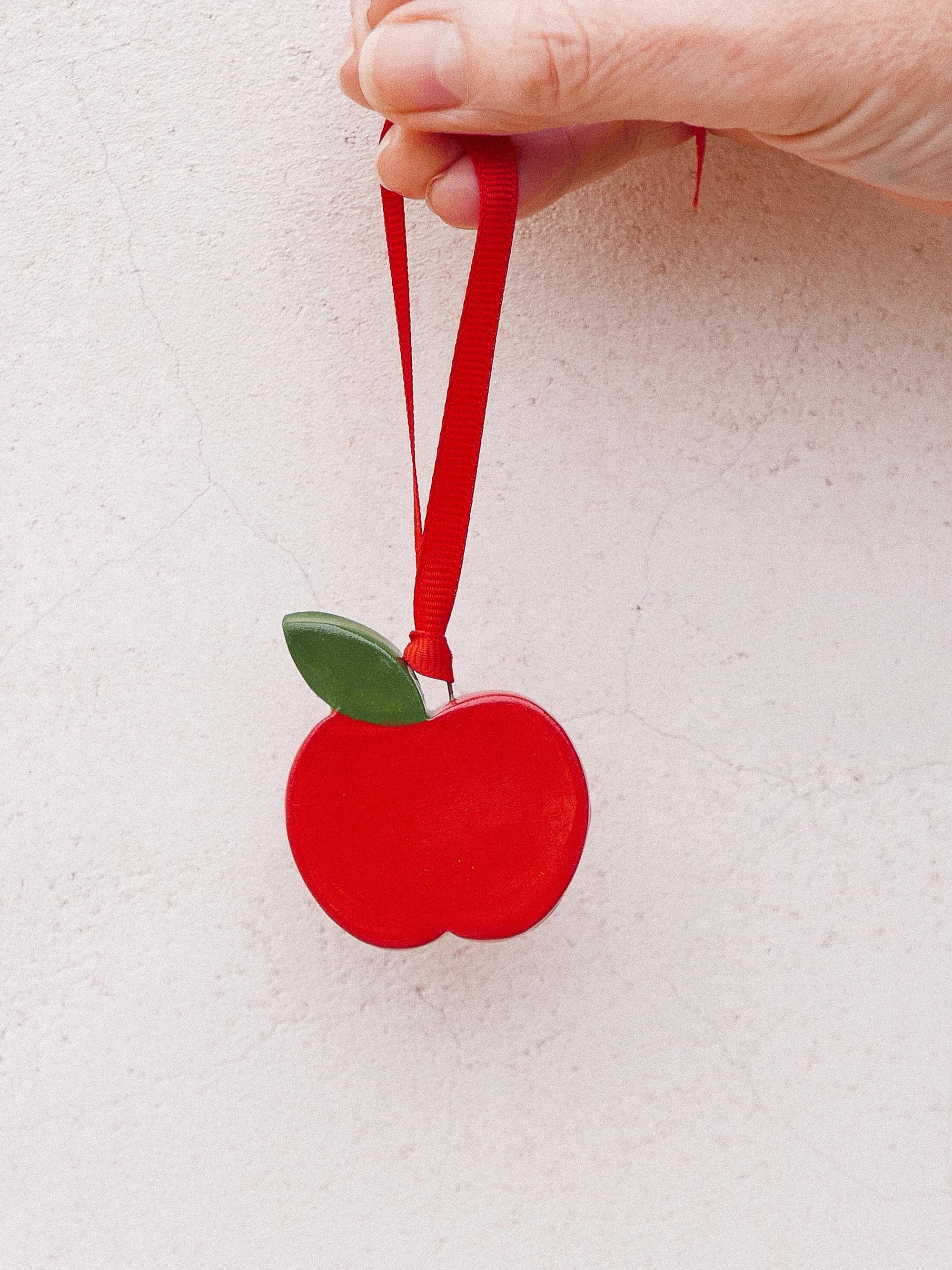 APPLE HANDMADE CHRISTMAS ORNAMENT - jeje.things