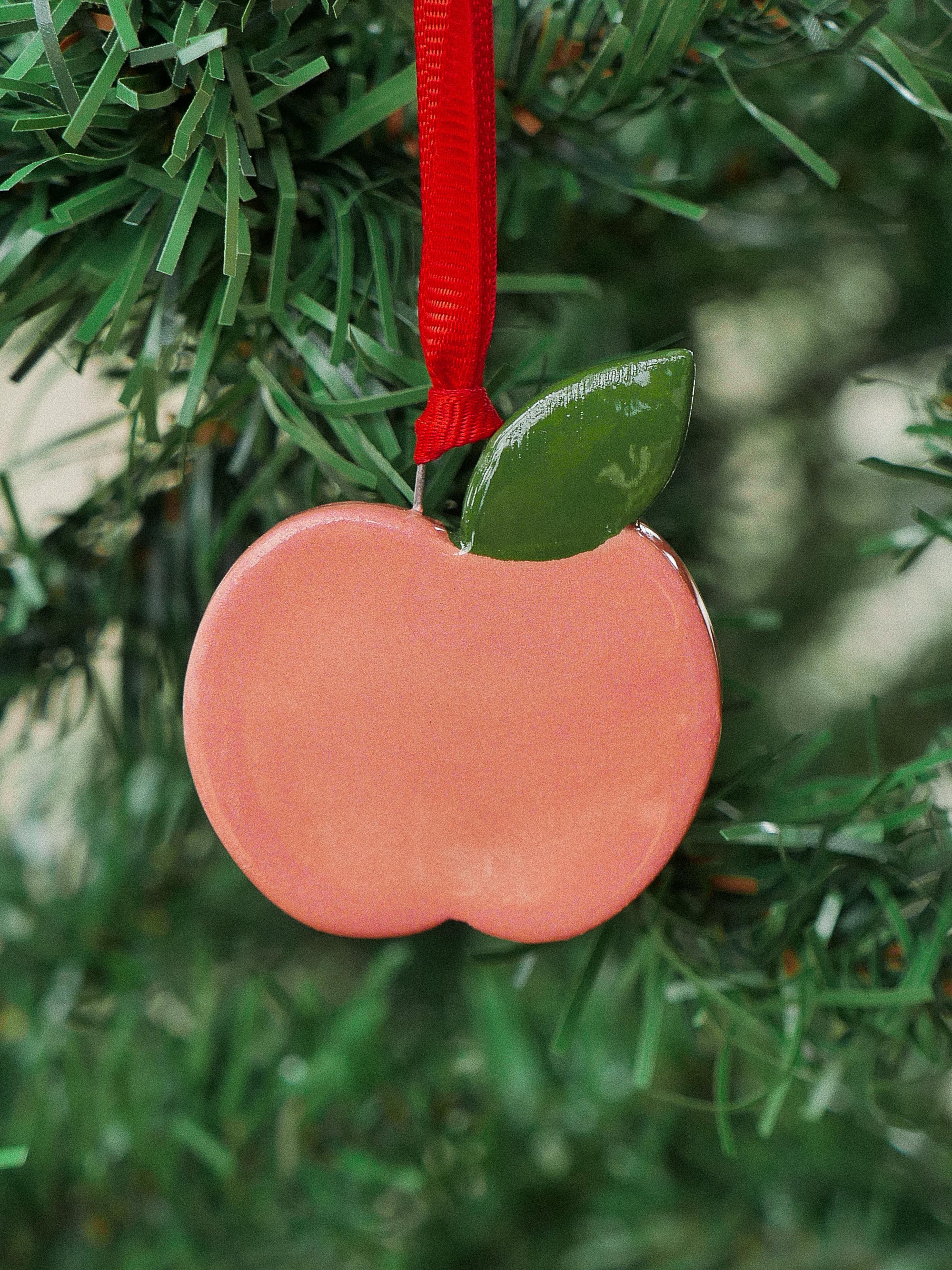 PEACH HANDMADE CHRISTMAS ORNAMENT - jeje.things
