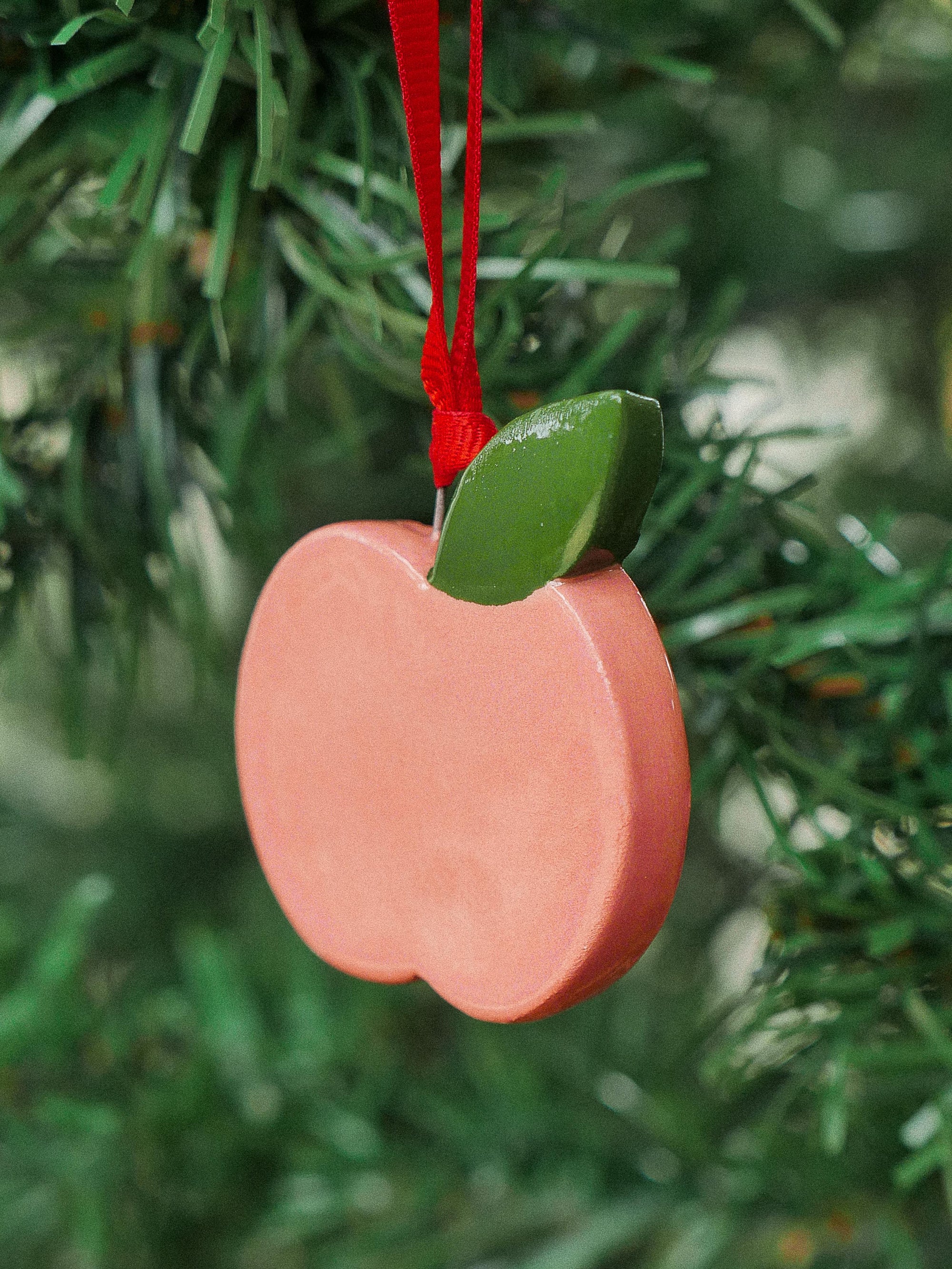 PEACH HANDMADE CHRISTMAS ORNAMENT - jeje.things