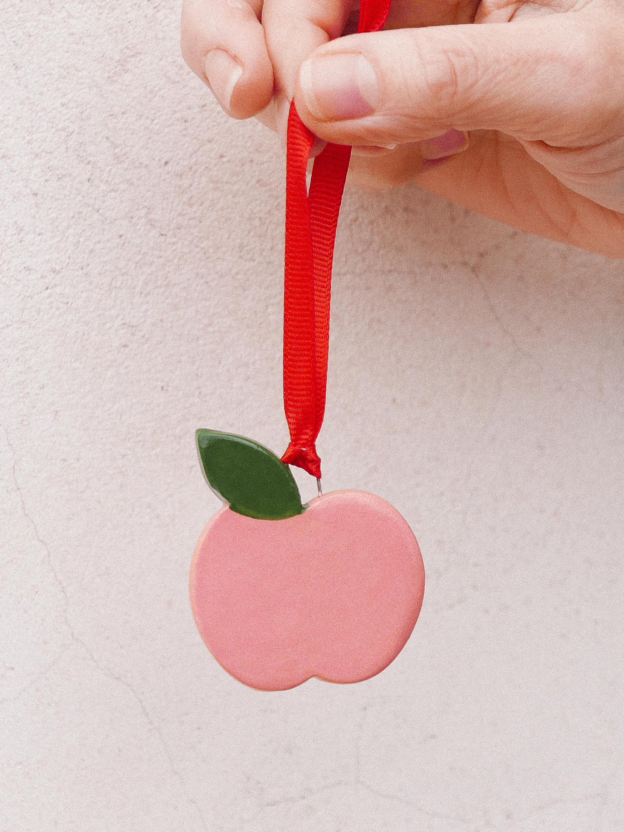 PEACH HANDMADE CHRISTMAS ORNAMENT - jeje.things