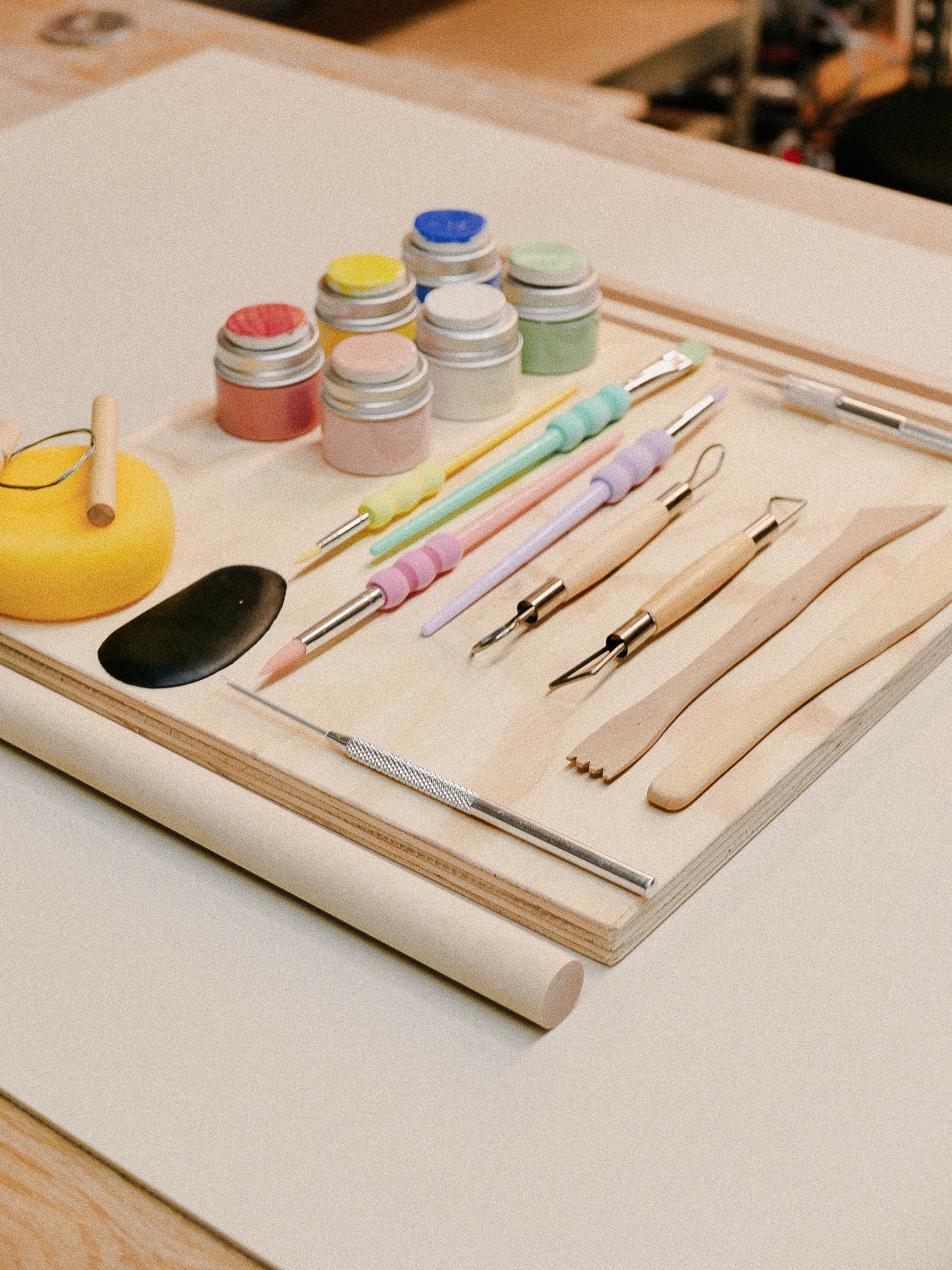 KIT COMPLETO MODELADO Y PINTURA EN CERÁMICA - jeje.things